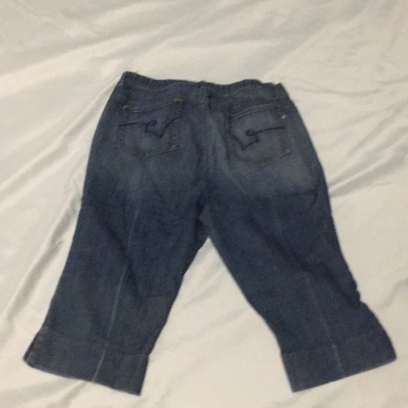 Too large - Picture 3 of 4